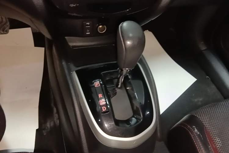 Used Nissan Qashqai 2016 2.0L CVT Luxury Edition Gear Lever