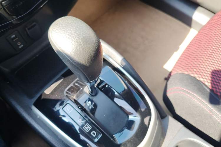Used Nissan Qashqai 2016 2.0L CVT Elite Edition Gear Lever