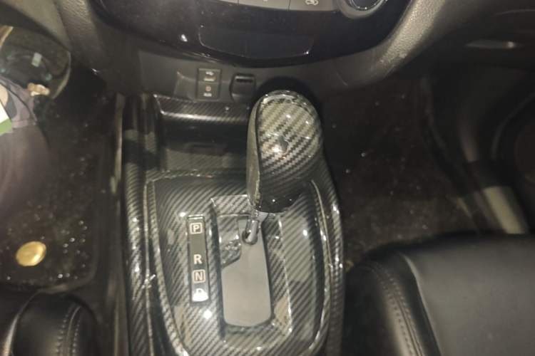 Used Nissan Qashqai 2016 2.0L CVT Elite Edition Gear Lever