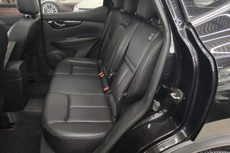 Used Nissan Qashqai 2016 2.0L CVT Flagship Edition Interior 4