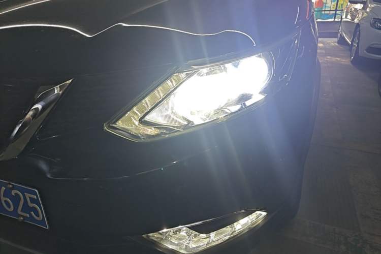 Used Nissan Qashqai 2016 2.0L CVT Elite Edition Left Front Headlight