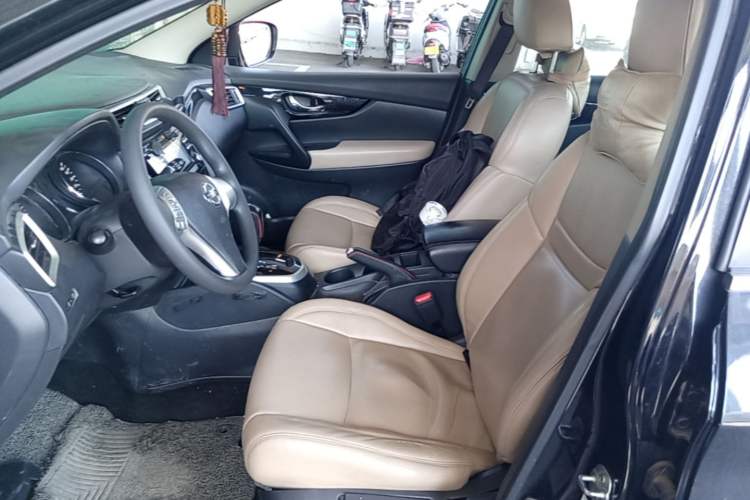 Used Nissan Qashqai 2016 2.0L CVT Elite Edition Left Front Seat