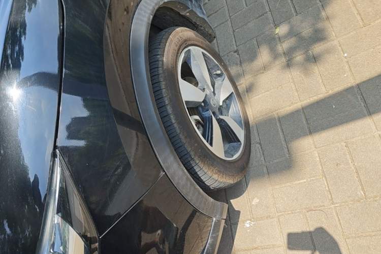 Used Nissan Qashqai 2016 2.0L CVT Luxury Edition Left Front Wheel Hub