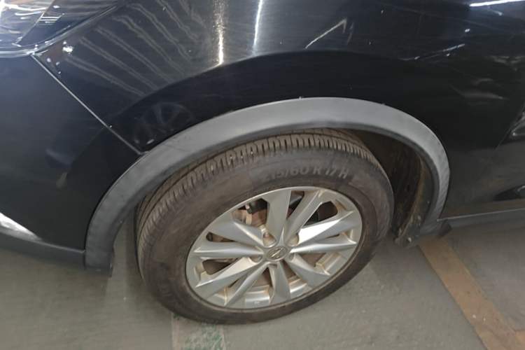 Used Nissan Qashqai 2016 2.0L CVT Elite Edition Left Front Wheel Hub