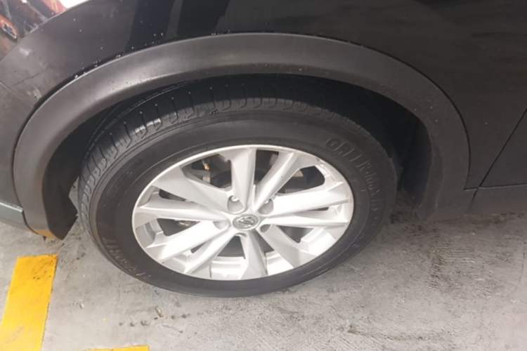 Used Nissan Qashqai 2016 2.0L CVT Elite Edition Left Front Wheel Hub