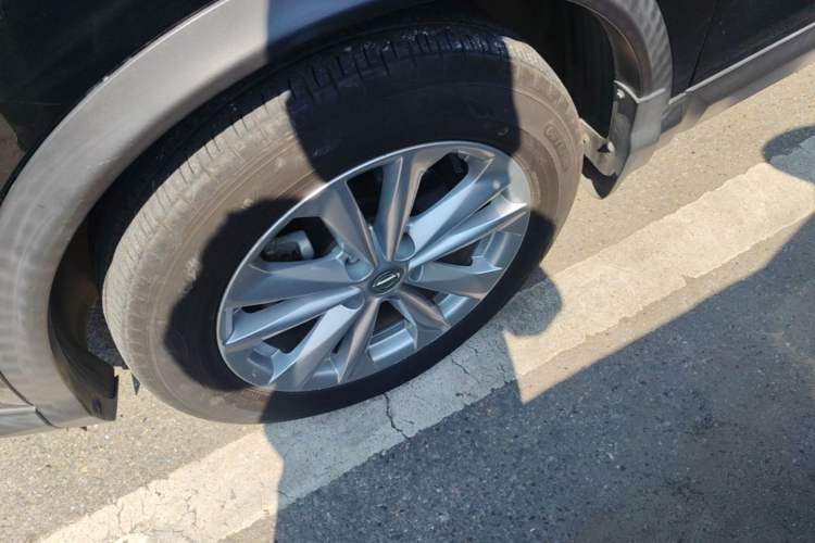 Used Nissan Qashqai 2016 2.0L CVT Elite Edition Left Front Wheel Hub