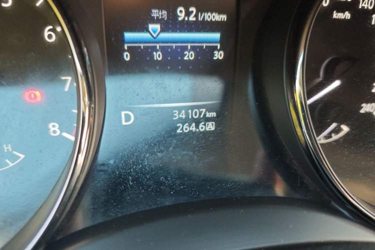 Used Nissan Qashqai 2016 2.0L CVT Elite Edition Odometer Close Up