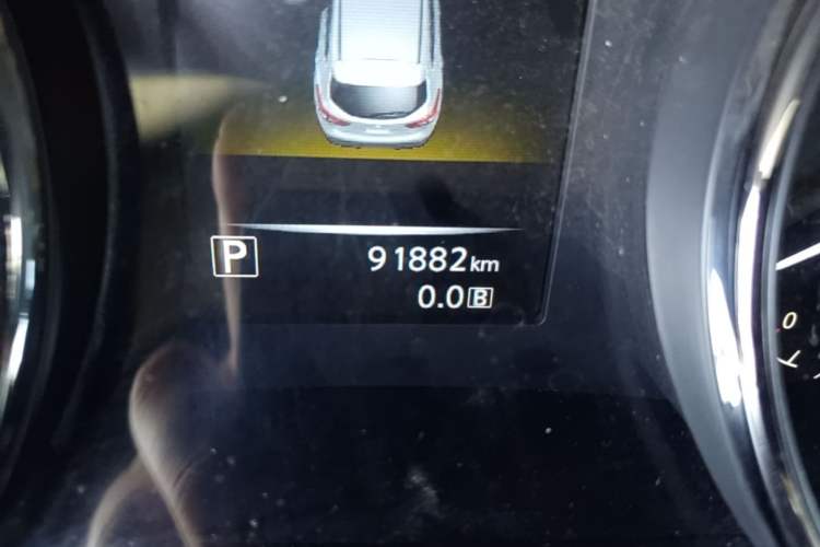 Used Nissan Qashqai 2016 2.0L CVT Elite Edition Odometer Close Up
