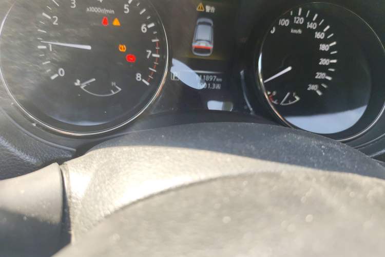 Used Nissan Qashqai 2016 2.0L CVT Luxury Edition Odometer Close Up
