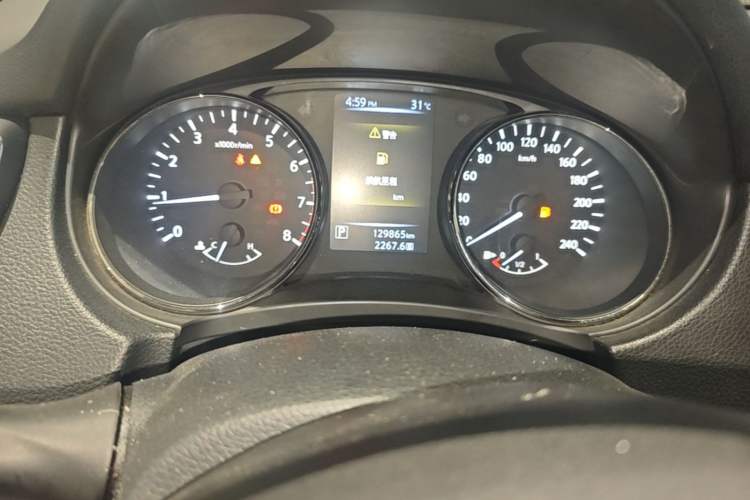 Used Nissan Qashqai 2016 2.0L CVT Elite Edition Odometer Close Up