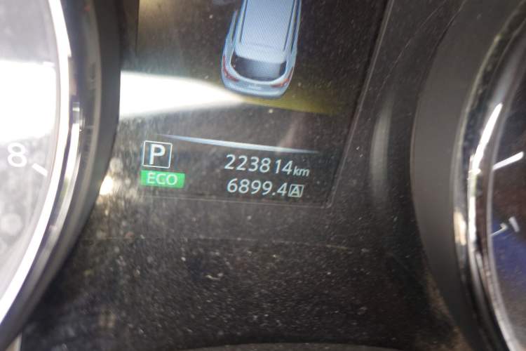 Used Nissan Qashqai 2016 2.0L CVT Luxury Edition Odometer Close Up