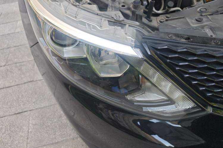 Used Nissan Qashqai 2016 2.0L CVT Elite Edition Right Front Headlight