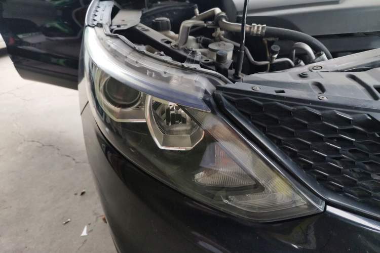 Used Nissan Qashqai 2016 2.0L CVT Luxury Edition Right Front Headlight
