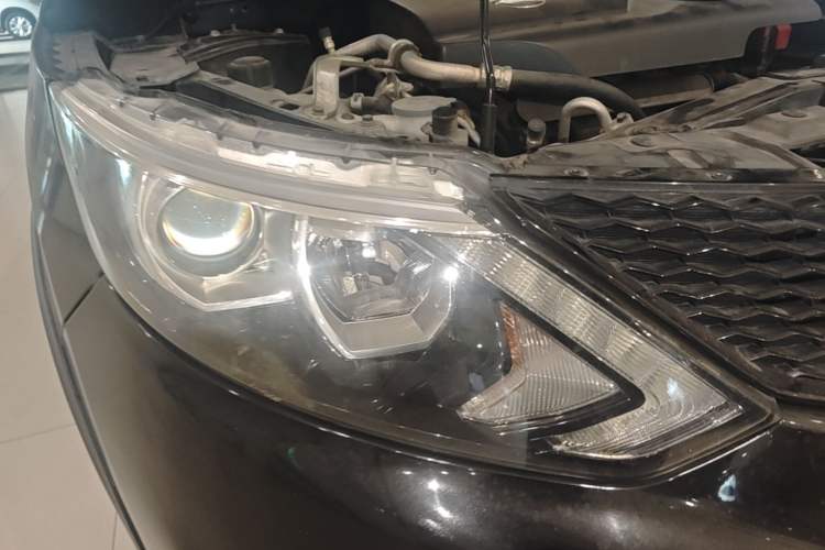 Used Nissan Qashqai 2016 2.0L CVT Elite Edition Right Front Headlight