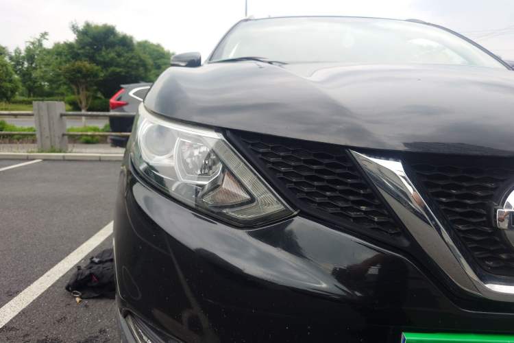 Used Nissan Qashqai 2016 2.0L CVT Luxury Edition Right Front Headlight