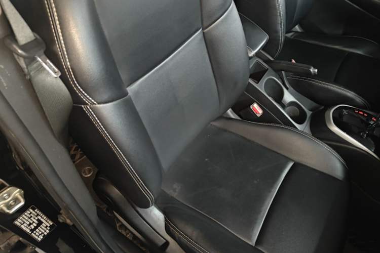 Used Nissan Qashqai 2016 2.0L CVT Elite Edition Right Front Seat