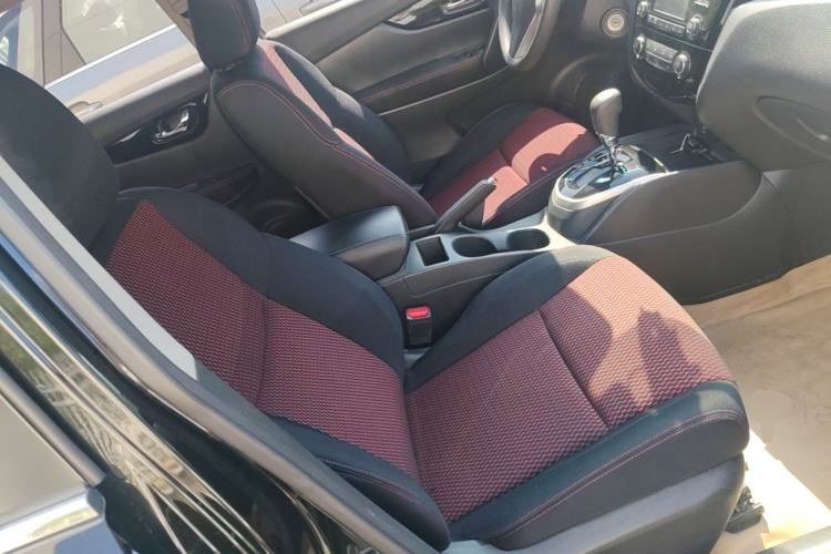 Used Nissan Qashqai 2016 2.0L CVT Elite Edition Right Front Seat