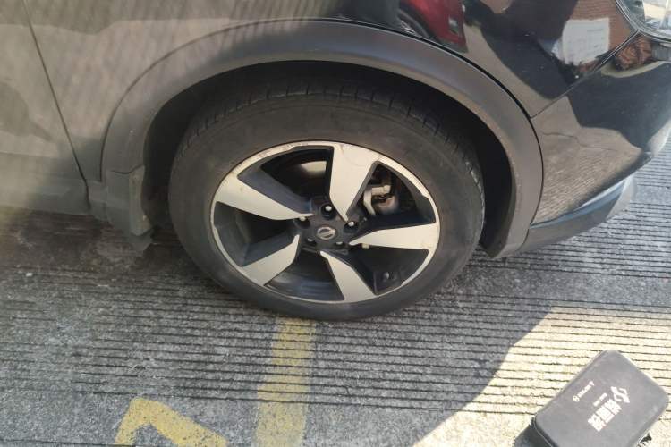 Used Nissan Qashqai 2016 2.0L CVT Luxury Edition Right Front Wheel Hub