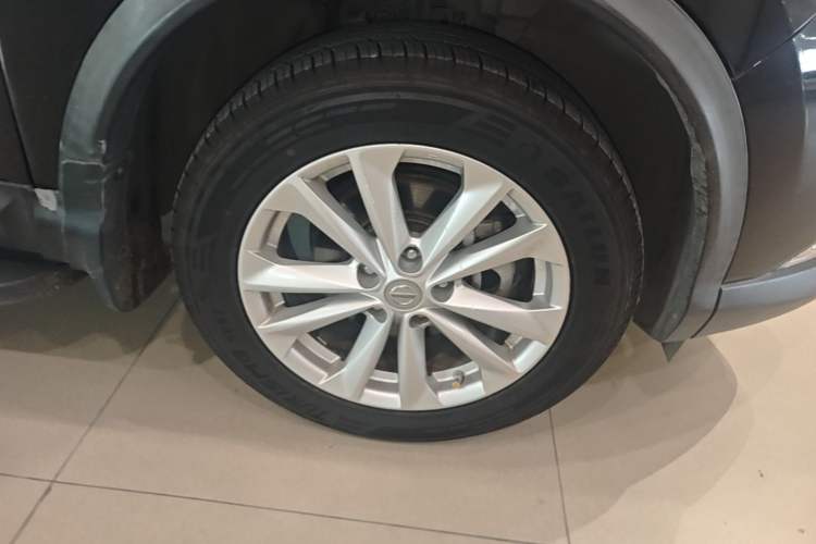 Used Nissan Qashqai 2016 2.0L CVT Elite Edition Right Front Wheel Hub