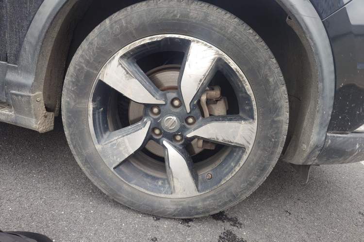 Used Nissan Qashqai 2016 2.0L CVT Luxury Edition Right Front Wheel Hub