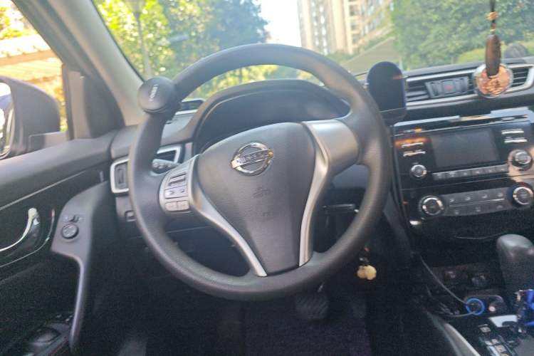 Used Nissan Qashqai 2016 2.0L CVT Elite Edition Steering Wheel