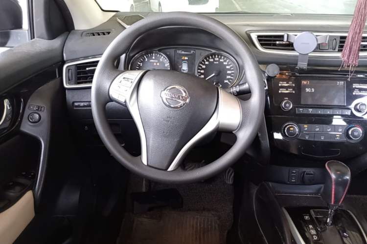 Used Nissan Qashqai 2016 2.0L CVT Elite Edition Steering Wheel