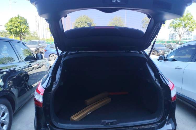 Used Nissan Qashqai 2016 2.0L CVT Flagship Edition Trunk