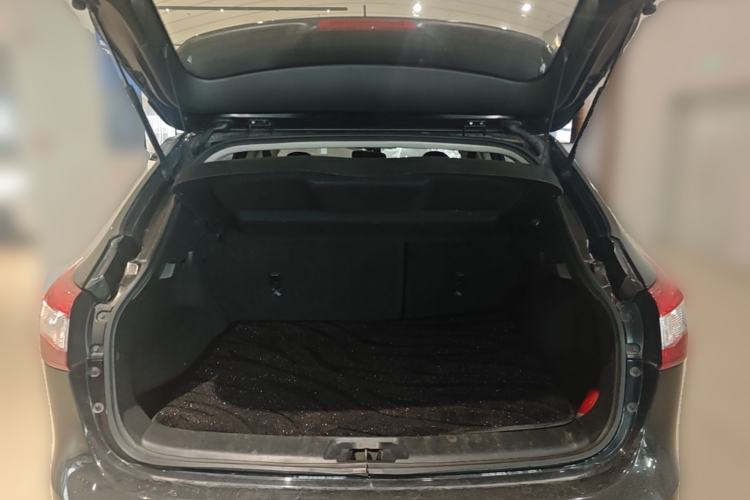 Used Nissan Qashqai 2016 2.0L CVT Elite Edition Trunk