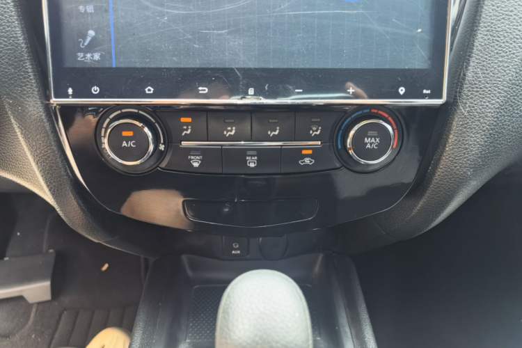 Used Nissan Qashqai 2016 2.0L CVT Elite Edition Audio And AC Panel