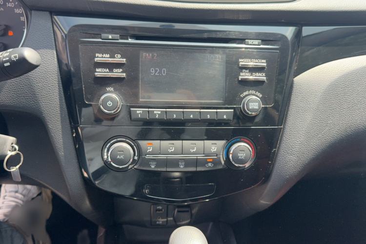 Used Nissan Qashqai 2016 2.0L CVT Elite Edition Audio And AC Panel
