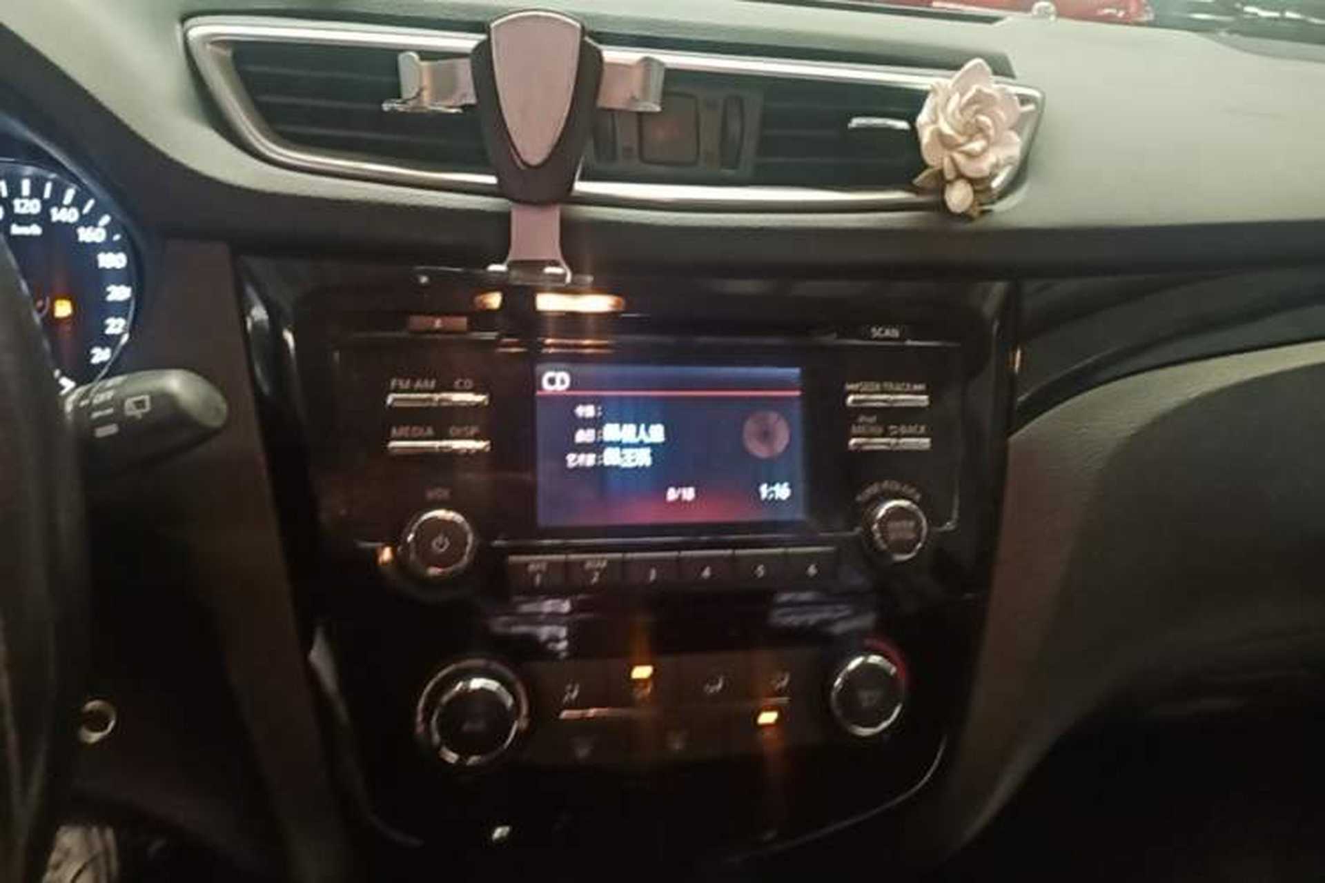 Used Nissan Qashqai 2016 2.0L CVT Elite Edition Audio And AC Panel