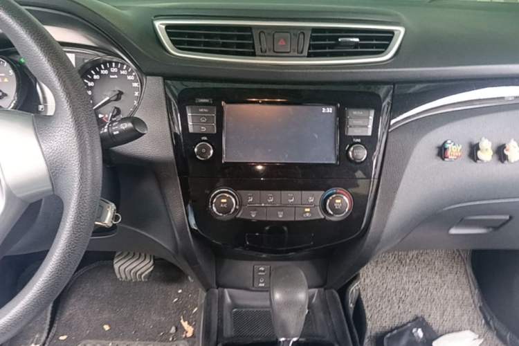 Used Nissan Qashqai 2016 2.0L CVT Elite Edition Audio And AC Panel