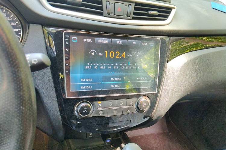 Used Nissan Qashqai 2016 2.0L CVT Elite Edition Audio And AC Panel