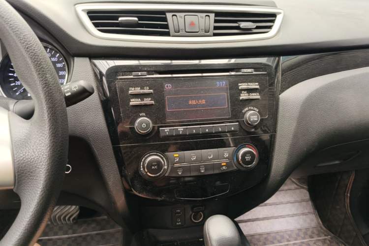 Used Nissan Qashqai 2016 2.0L CVT Elite Edition Audio And AC Panel