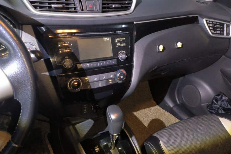 Used Nissan Qashqai 2016 2.0L CVT Luxury Edition Audio And AC Panel