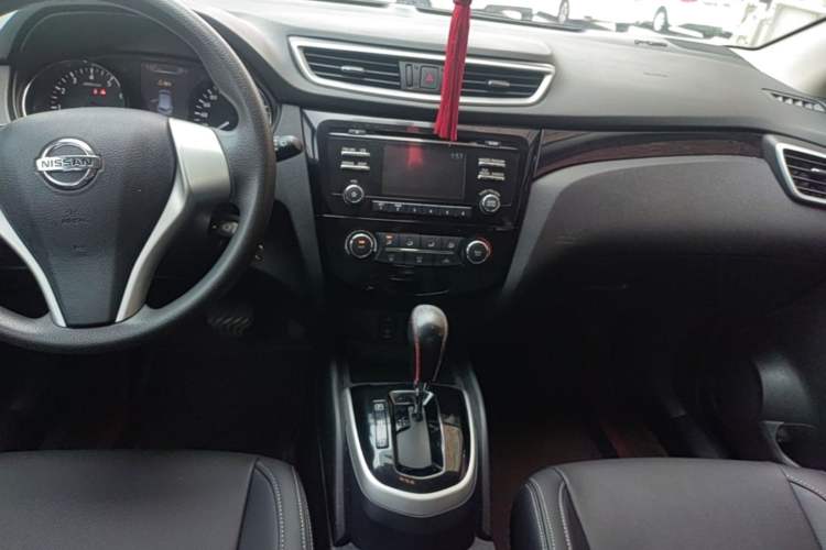 Used Nissan Qashqai 2016 2.0L CVT Elite Edition Audio And AC Panel
