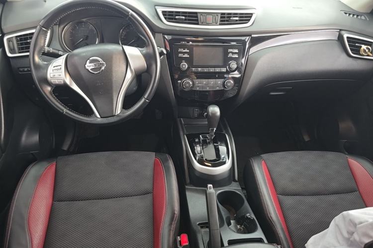 Used Nissan Qashqai 2016 2.0L CVT Luxury Edition Center Console