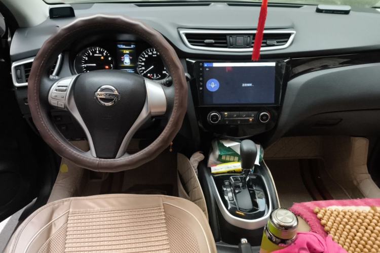 Used Nissan Qashqai 2016 2.0L CVT Elite Edition Center Console