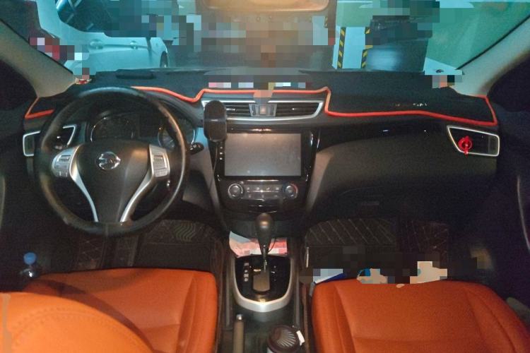 Used Nissan Qashqai 2016 2.0L CVT Elite Edition Center Console