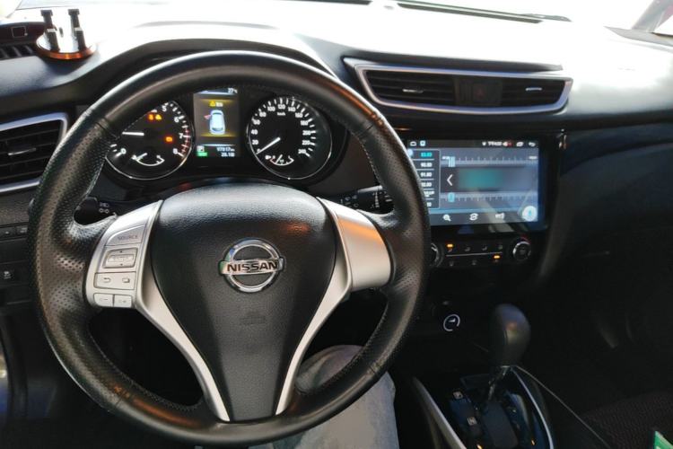 Used Nissan Qashqai 2016 2.0L CVT Elite Edition Center Console