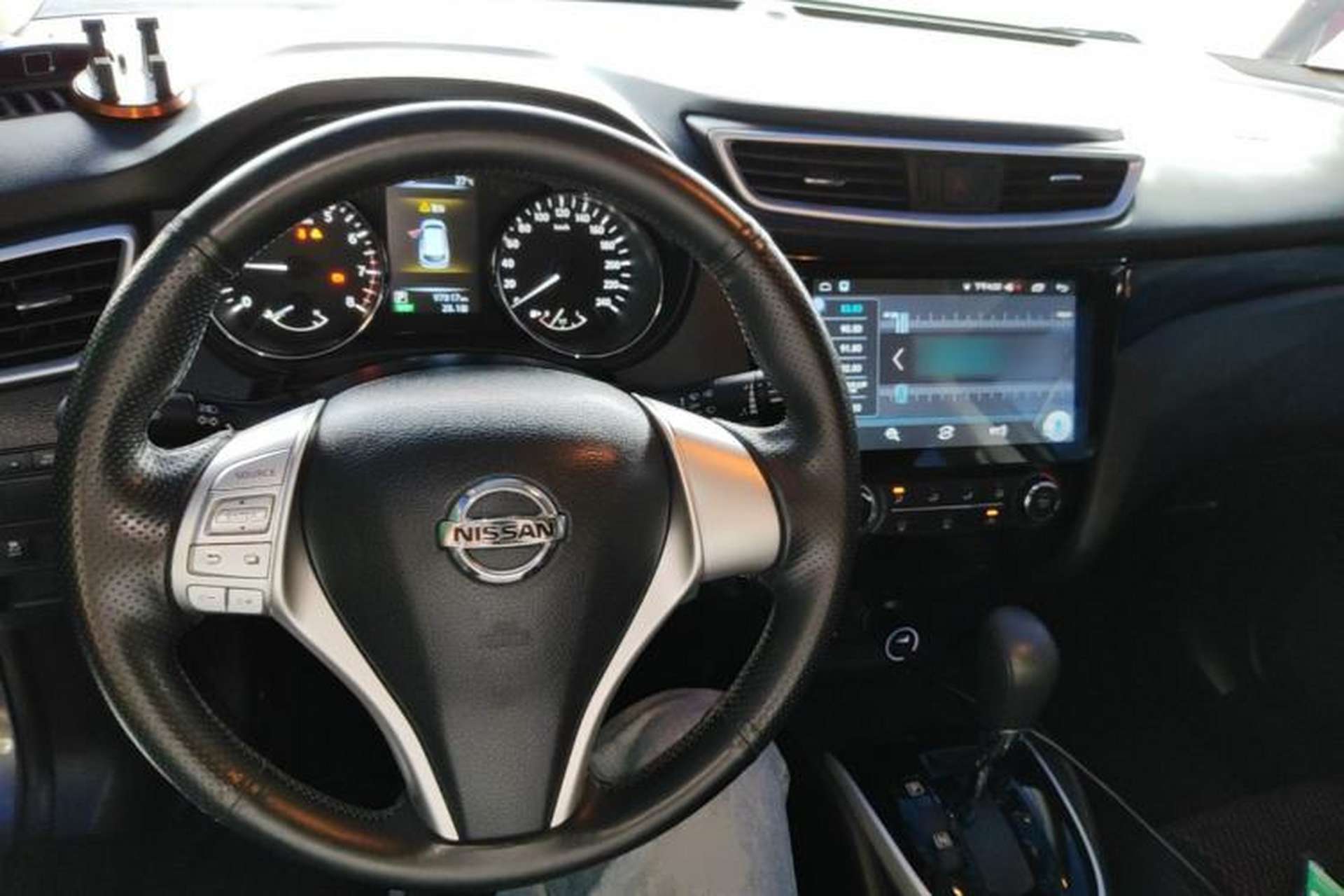 Used Nissan Qashqai 2016 2.0L CVT Elite Edition Center Console