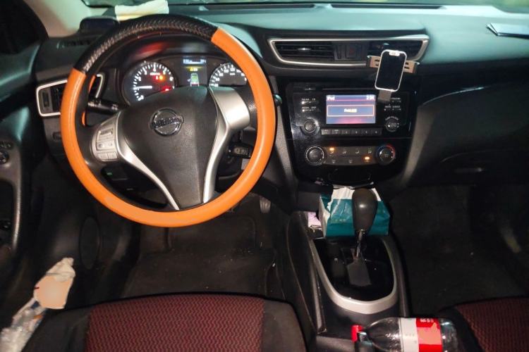 Used Nissan Qashqai 2016 2.0L CVT Elite Edition Center Console