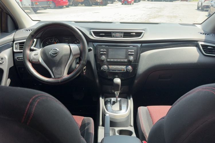 Used Nissan Qashqai 2016 2.0L CVT Elite Edition Center Console