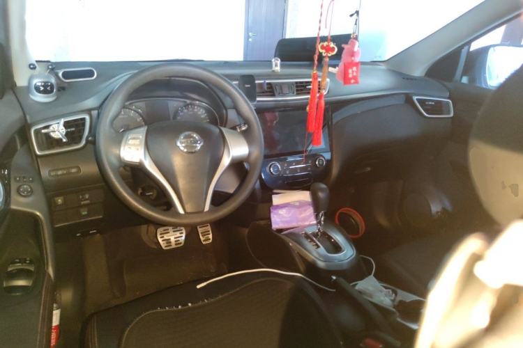 Used Nissan Qashqai 2016 2.0L CVT Elite Edition Center Console