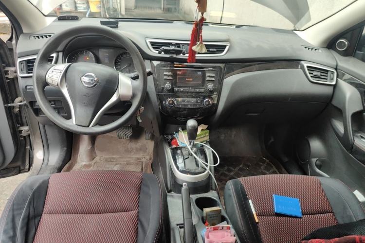 Used Nissan Qashqai 2016 2.0L CVT Elite Edition Center Console