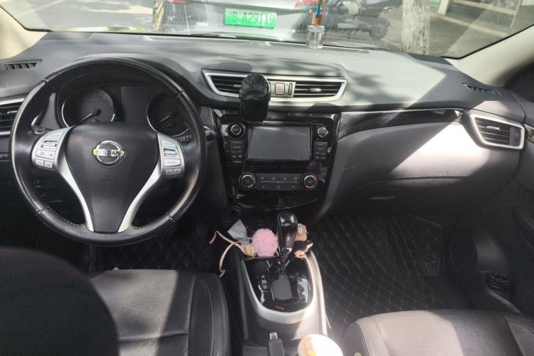 Used Nissan Qashqai 2016 2.0L CVT Deluxe Edition Center Console