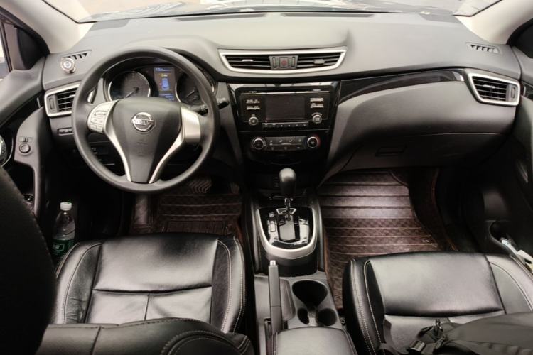 Used Nissan Qashqai 2016 2.0L CVT Elite Edition Center Console