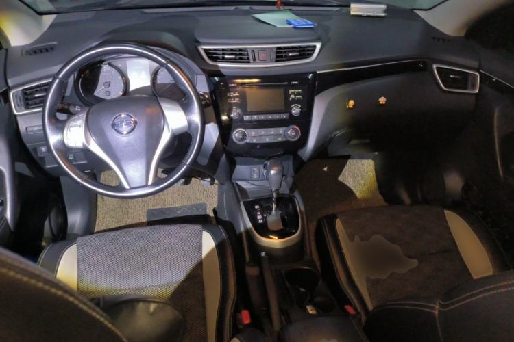 Used Nissan Qashqai 2016 2.0L CVT Luxury Edition Center Console