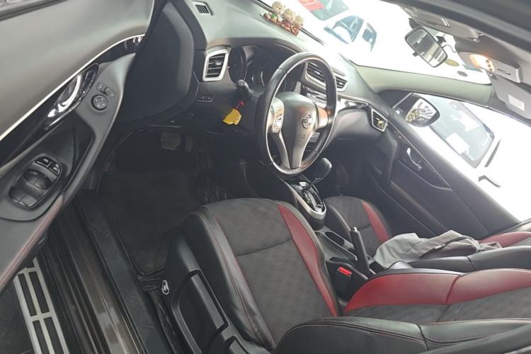 Used Nissan Qashqai 2016 2.0L CVT Luxury Edition Driver Seat