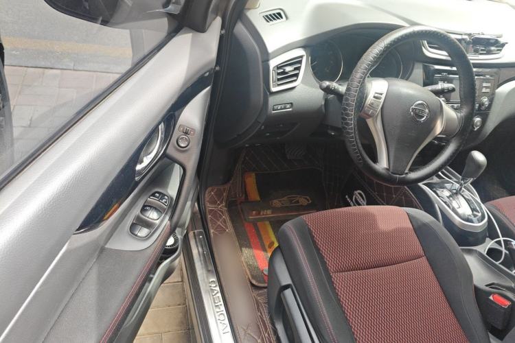 Used Nissan Qashqai 2016 2.0L CVT Elite Edition Driver Seat